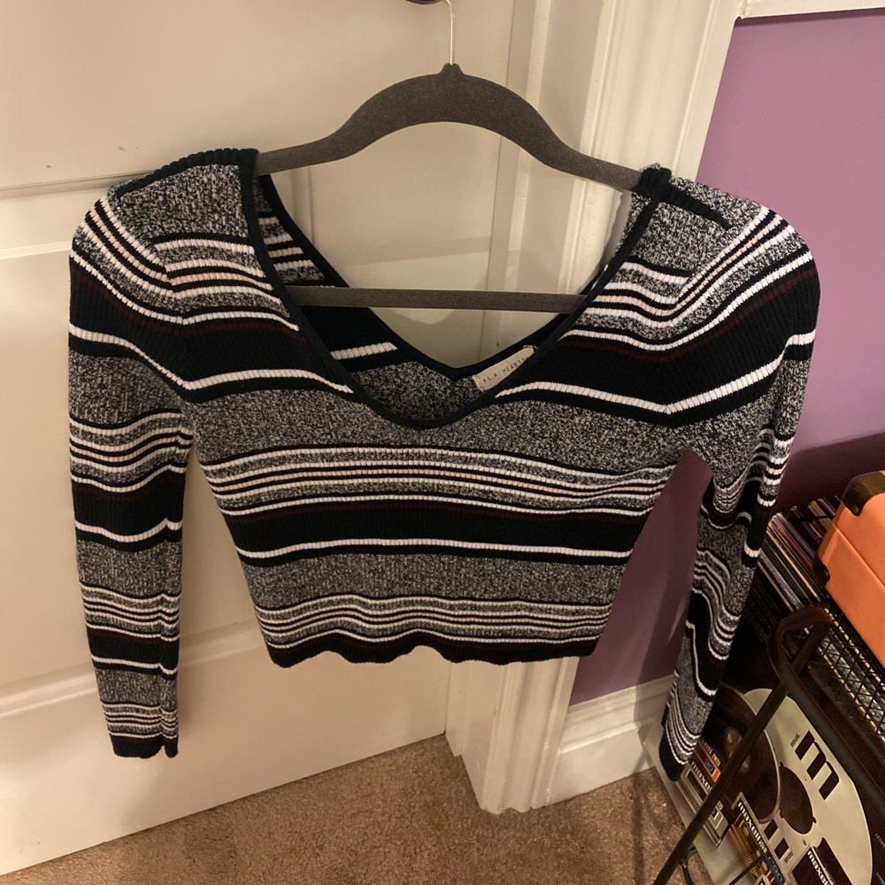 La hearts cropped sweater with a V neckline